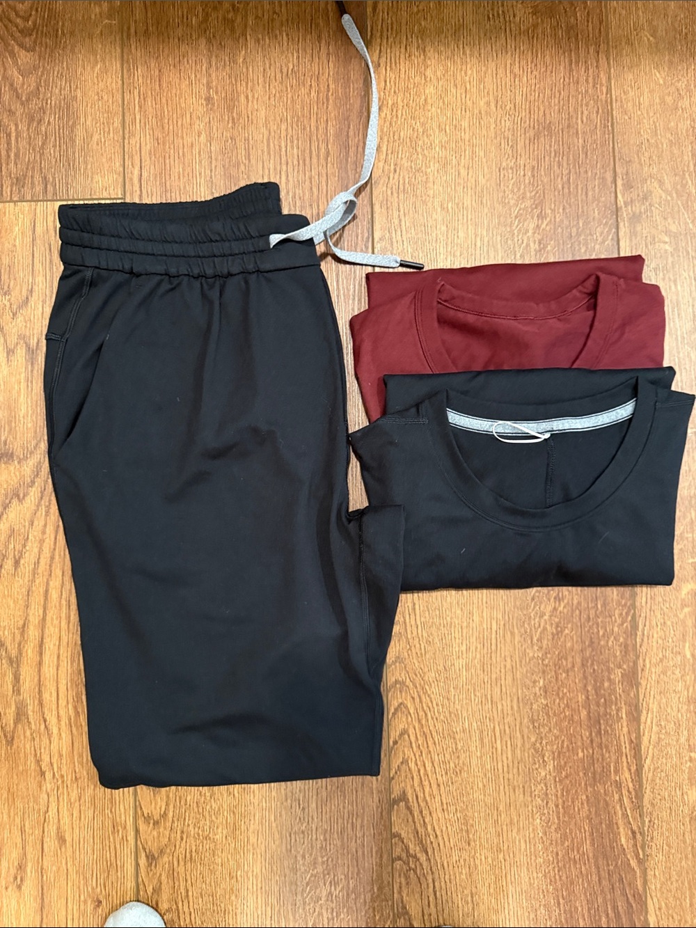 LULULEMON Men's Black Jogger Pants and 2 LULU shirts - all size L - NWOT